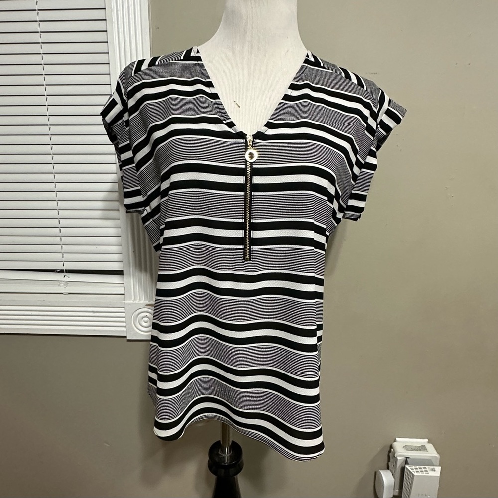 Calvin Klein women’s size medium, cuffed short sleeve blouse with front gold zip